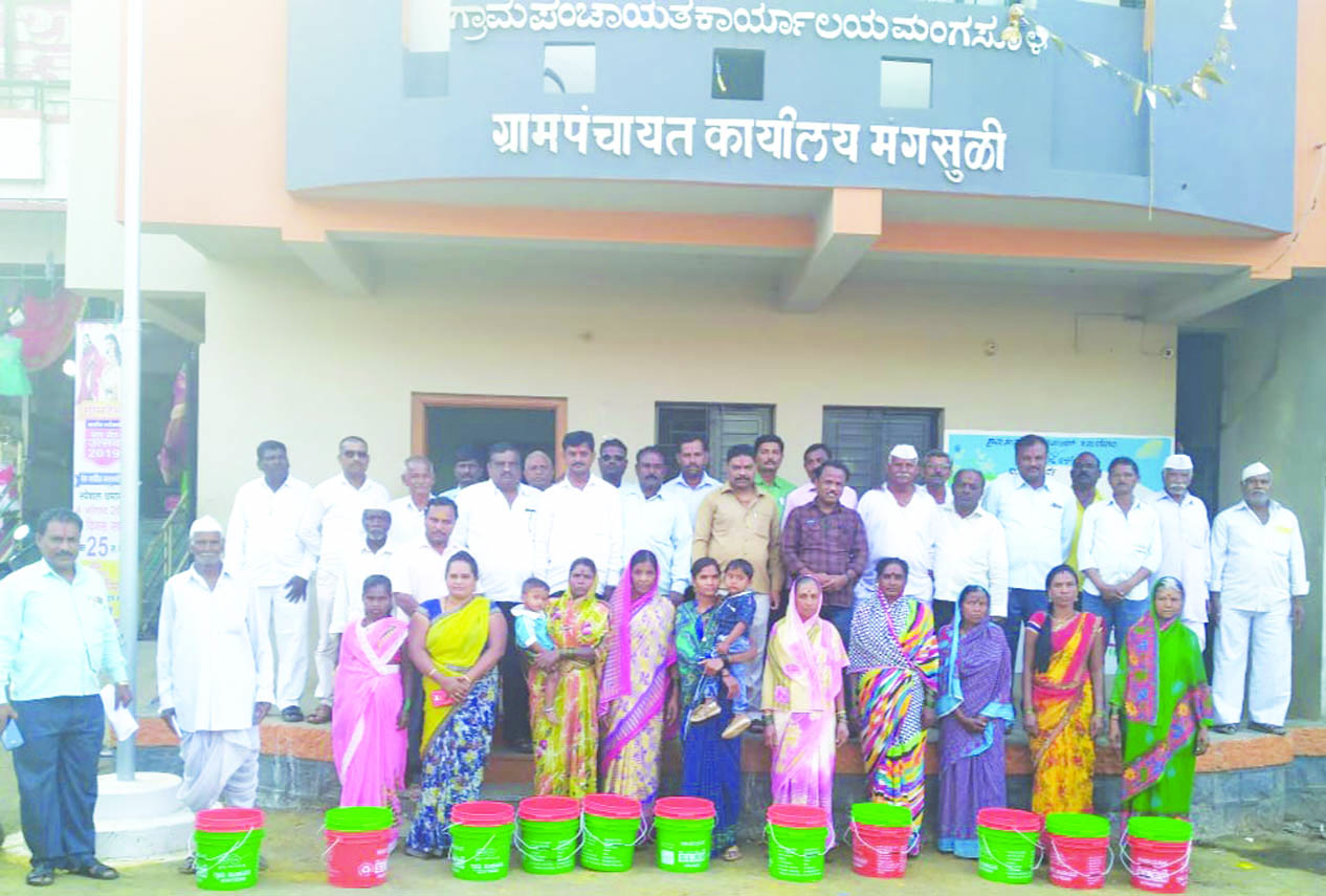 ಬಕೇಟ್ಗಳ ವಿತರಣೆ ಕಾರ್ಯಕ್ರಮ